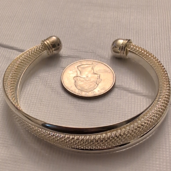 Elegant 925 Silver Cuff Bracelet - Picture 9 of 10